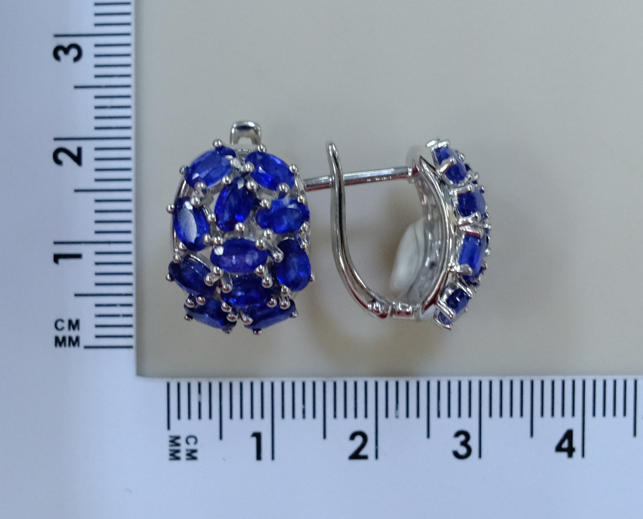 Серебряные серьги с сапфирами